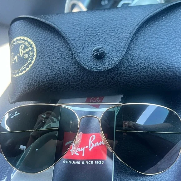 Ray-Ban Aviator Sunglasses with Black Lenses and Gold Frame - Picture 3 of 6